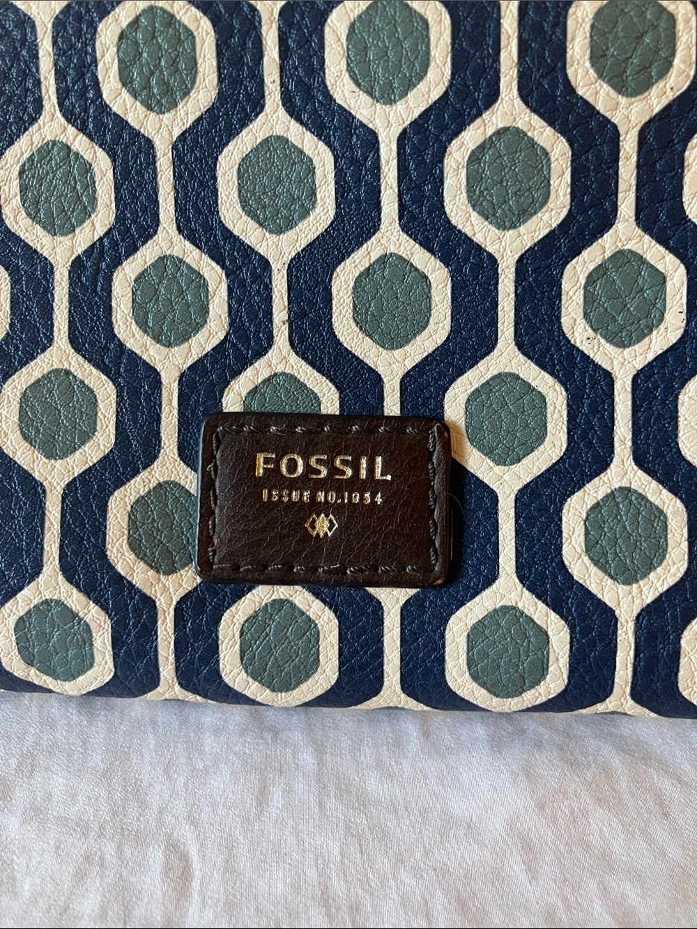 Fossil: Geometric Pattern Clutch/Wallet - Picture 2 of 10